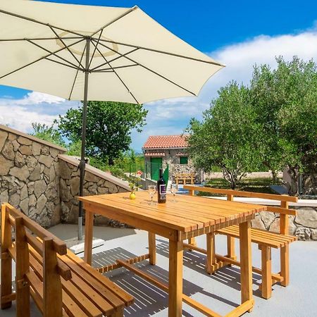 Vacation House Maslina Rupalj Luaran gambar