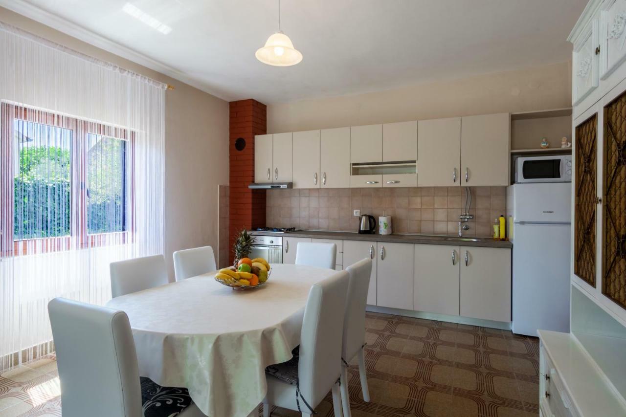 Vacation House Maslina Rupalj Luaran gambar