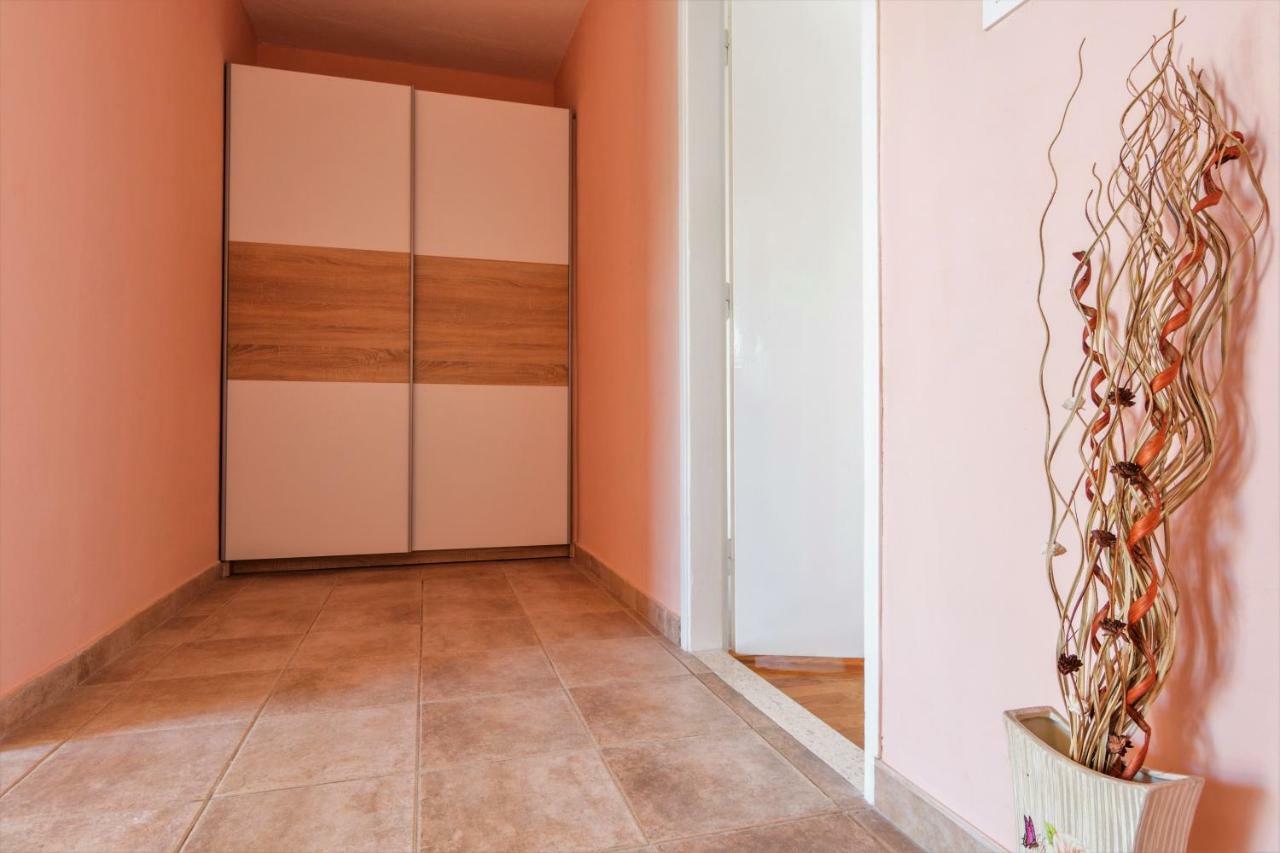 Vacation House Maslina Rupalj Luaran gambar