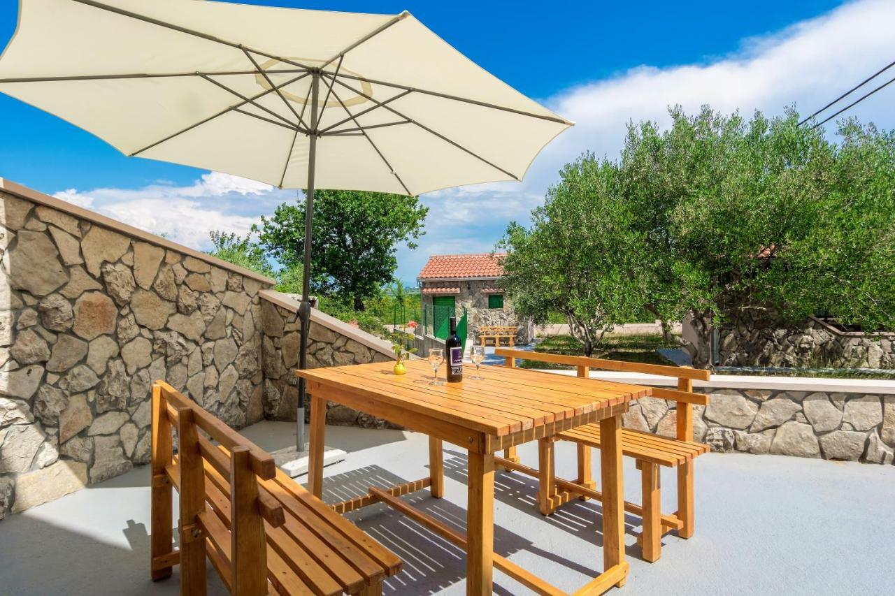 Vacation House Maslina Rupalj Luaran gambar