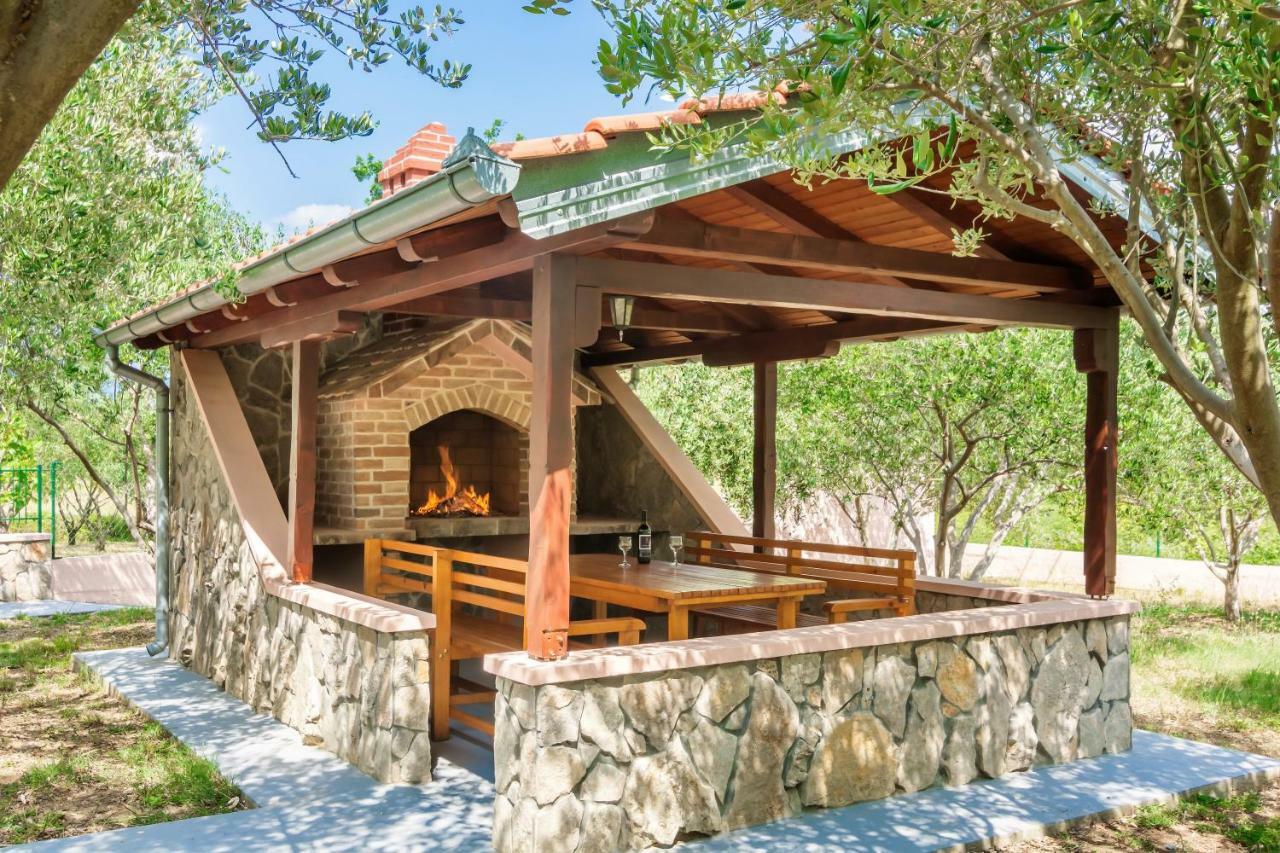 Vacation House Maslina Rupalj Luaran gambar