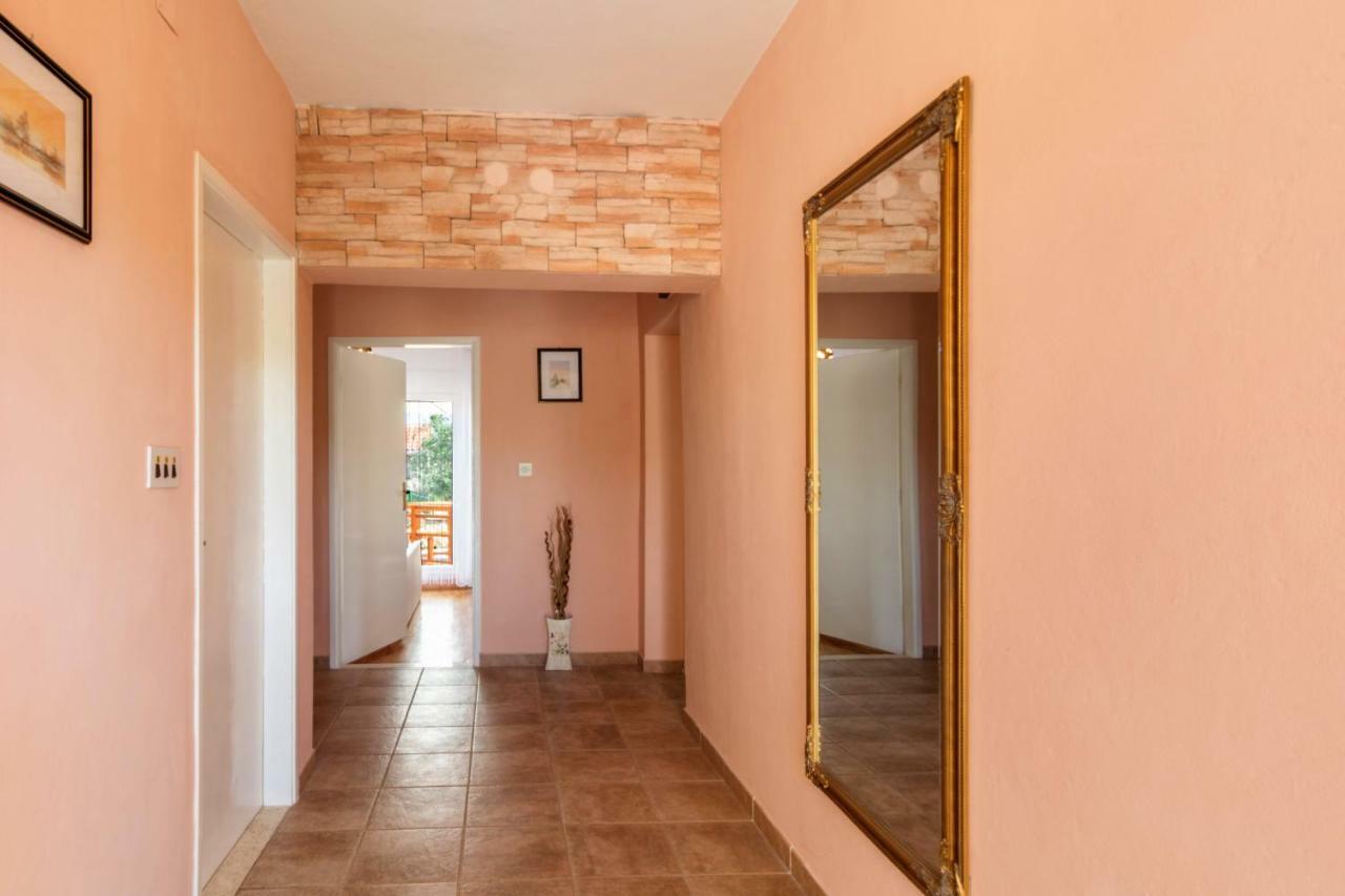 Vacation House Maslina Rupalj Luaran gambar