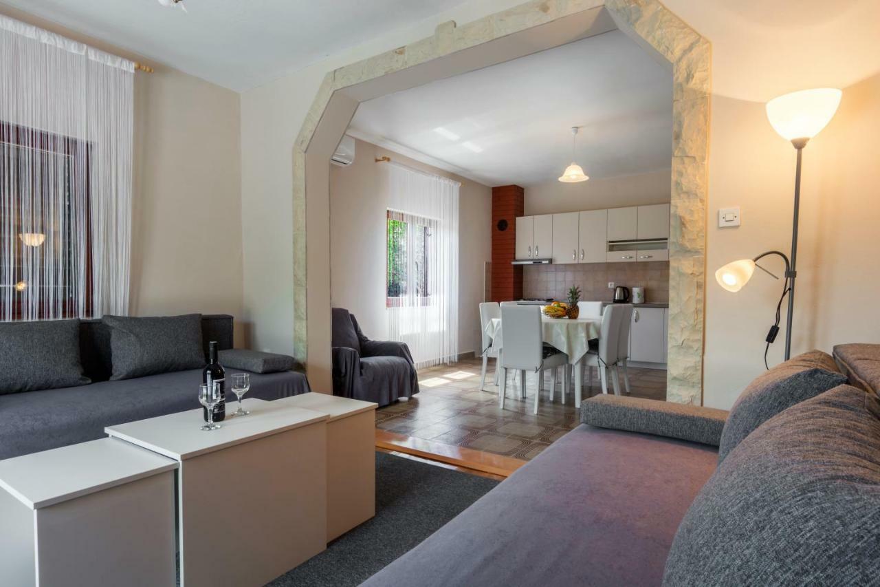 Vacation House Maslina Rupalj Luaran gambar
