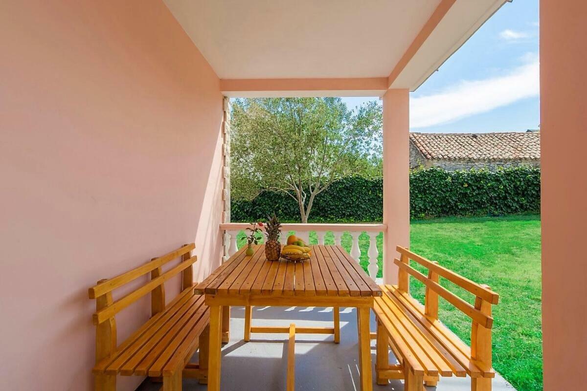 Vacation House Maslina Rupalj Luaran gambar