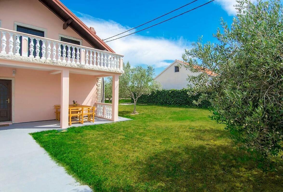 Vacation House Maslina Rupalj Luaran gambar