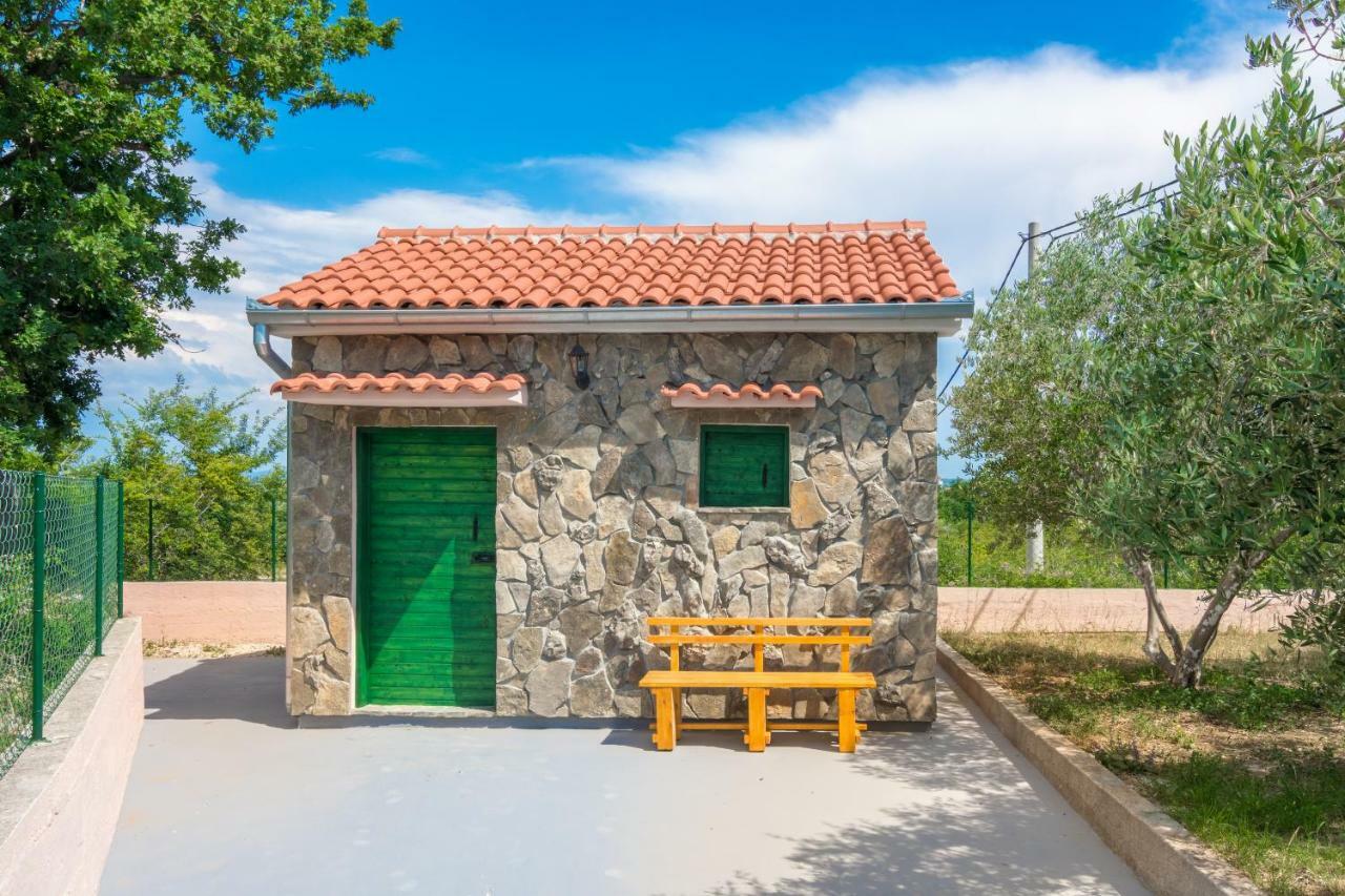 Vacation House Maslina Rupalj Luaran gambar