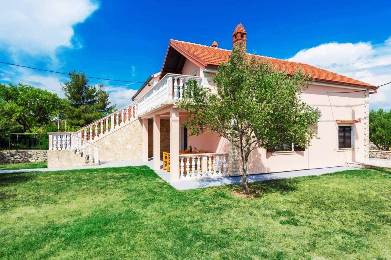 Vacation House Maslina Rupalj Luaran gambar