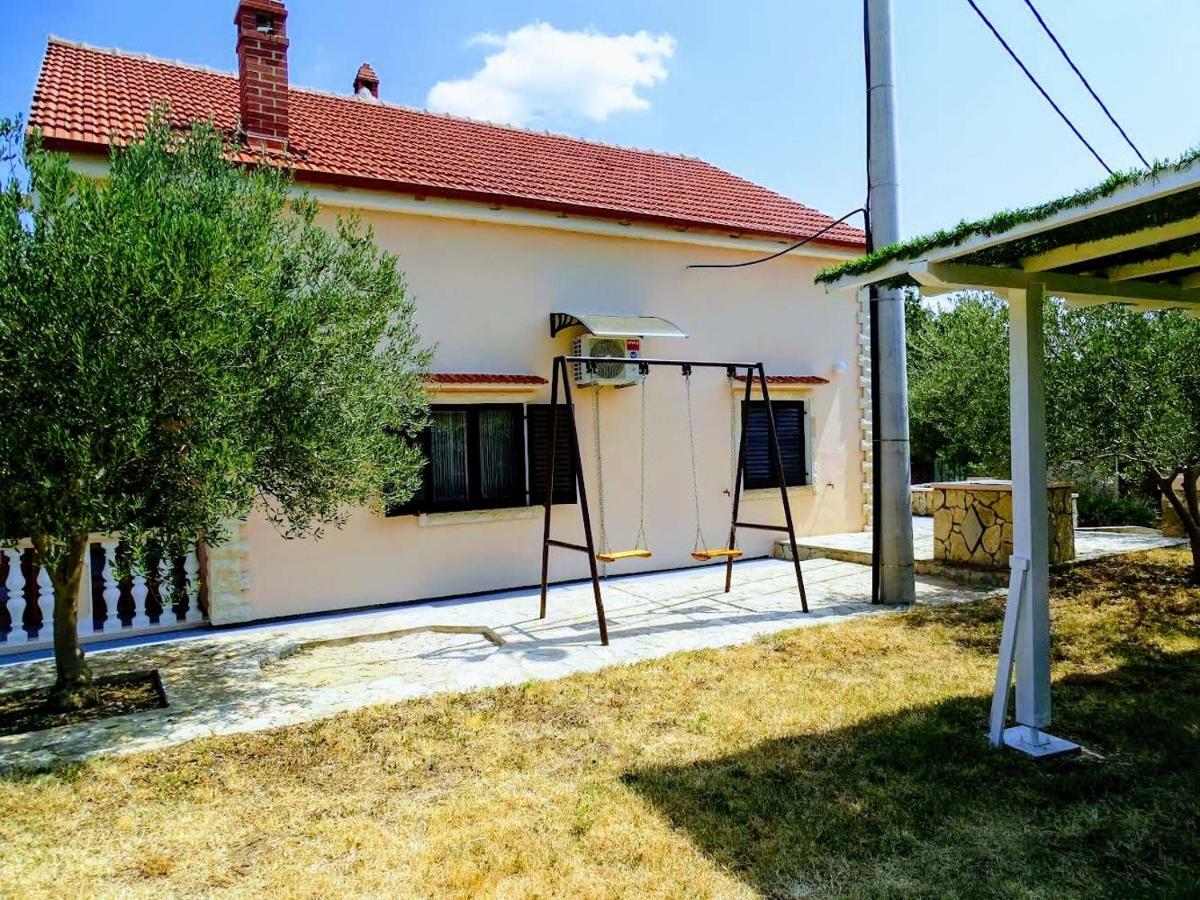 Vacation House Maslina Rupalj Luaran gambar