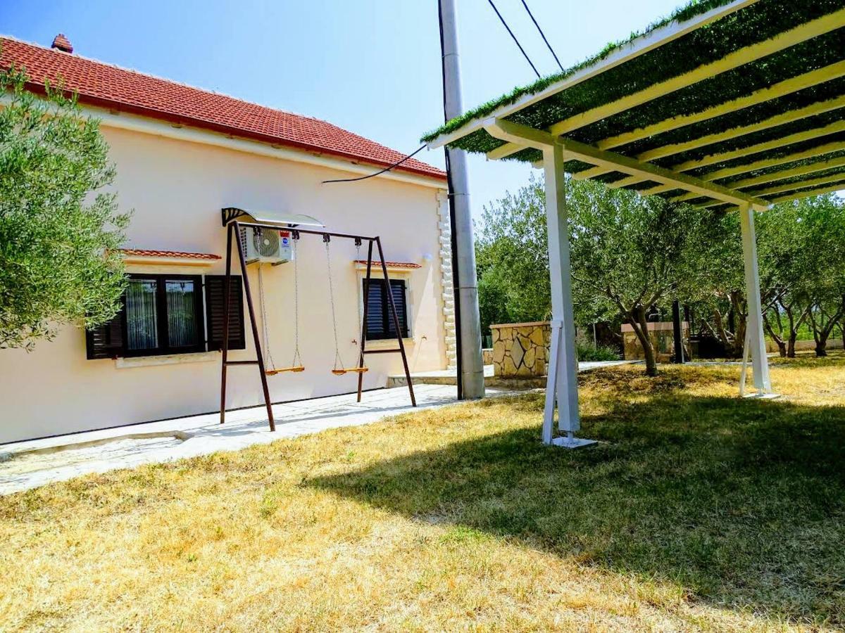Vacation House Maslina Rupalj Luaran gambar